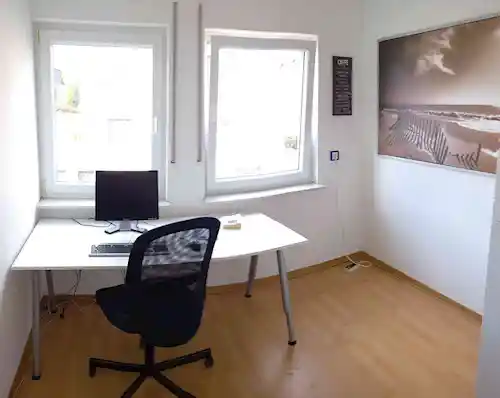 Ein kleines Büro dazwischen